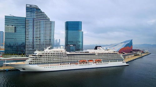 中国首艘邮轮实现整船起浮,排水量13万吨,超过世界最大核航母